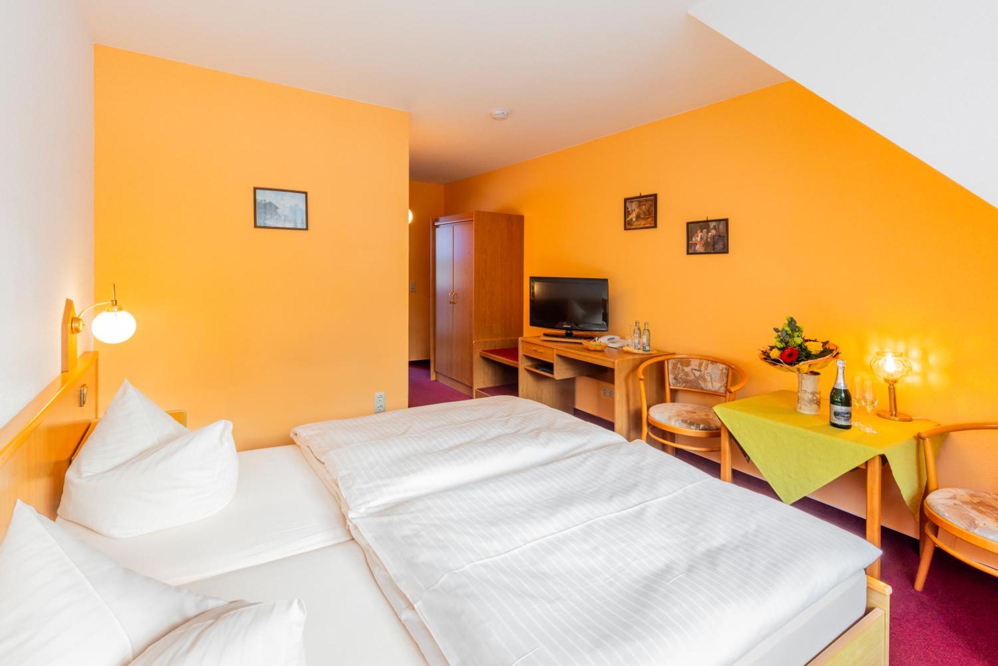 Hotel Gondelfahrt Курорт Йонсдорф Екстер'єр фото