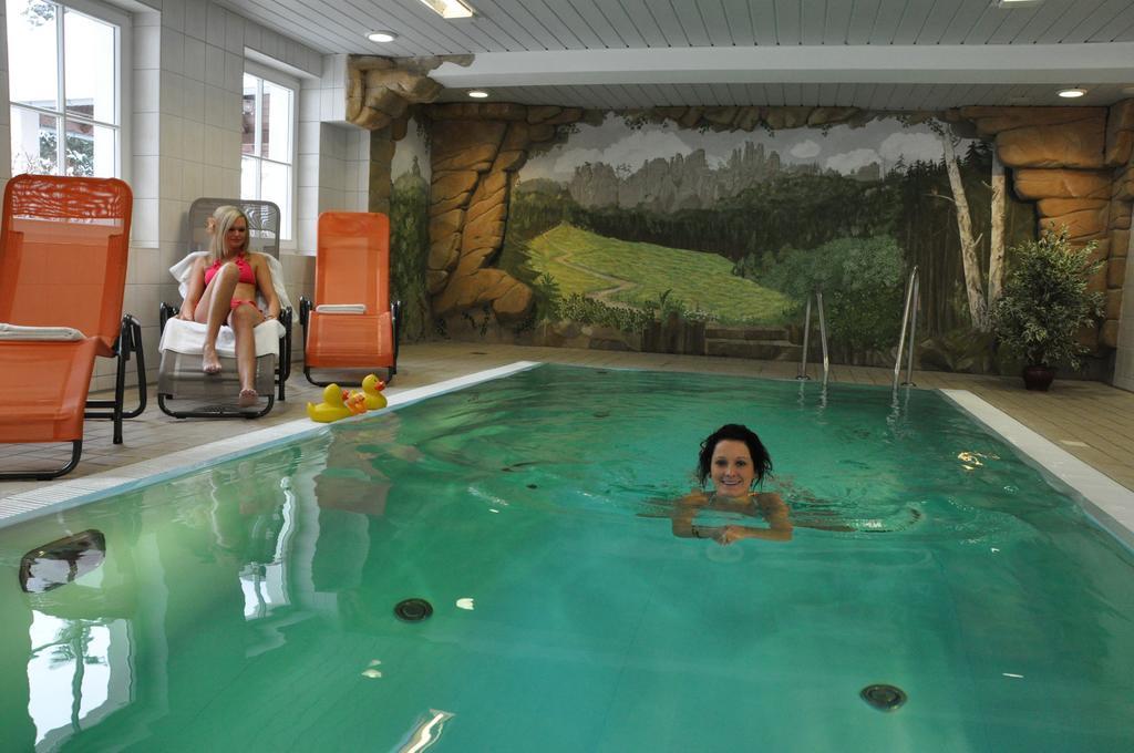Hotel Gondelfahrt Курорт Йонсдорф Екстер'єр фото