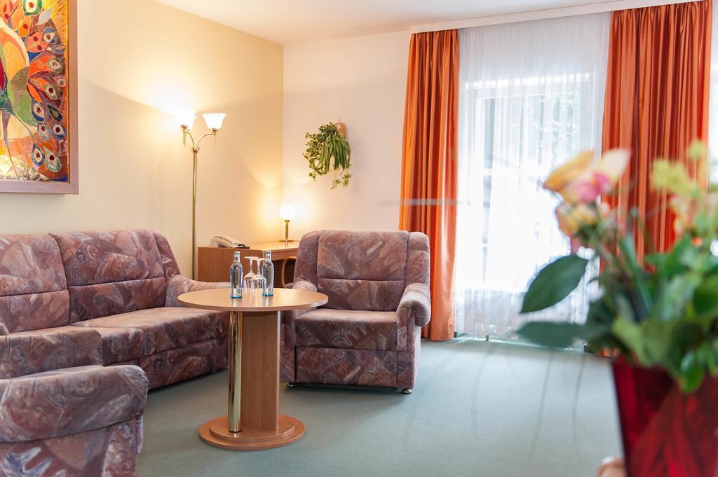 Hotel Gondelfahrt Курорт Йонсдорф Екстер'єр фото