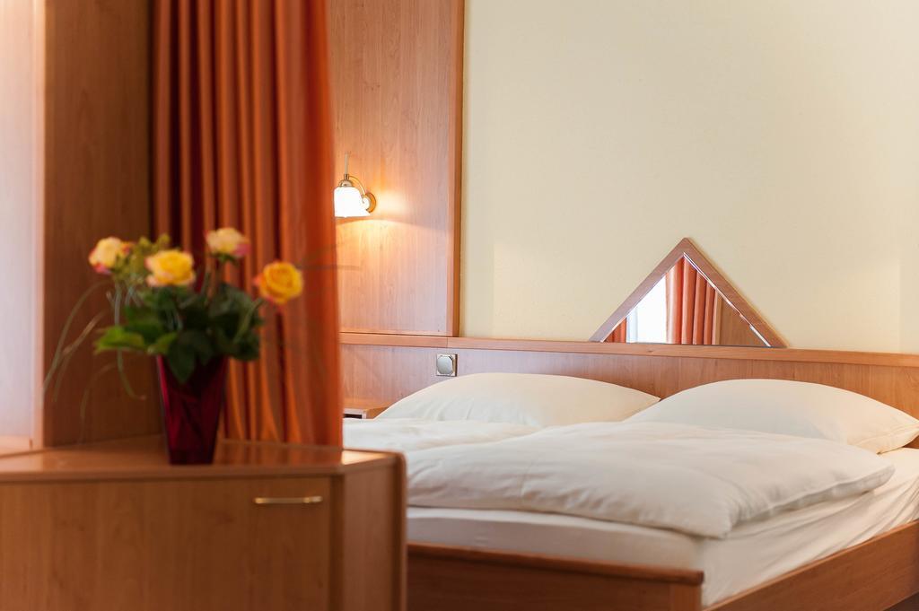 Hotel Gondelfahrt Курорт Йонсдорф Екстер'єр фото